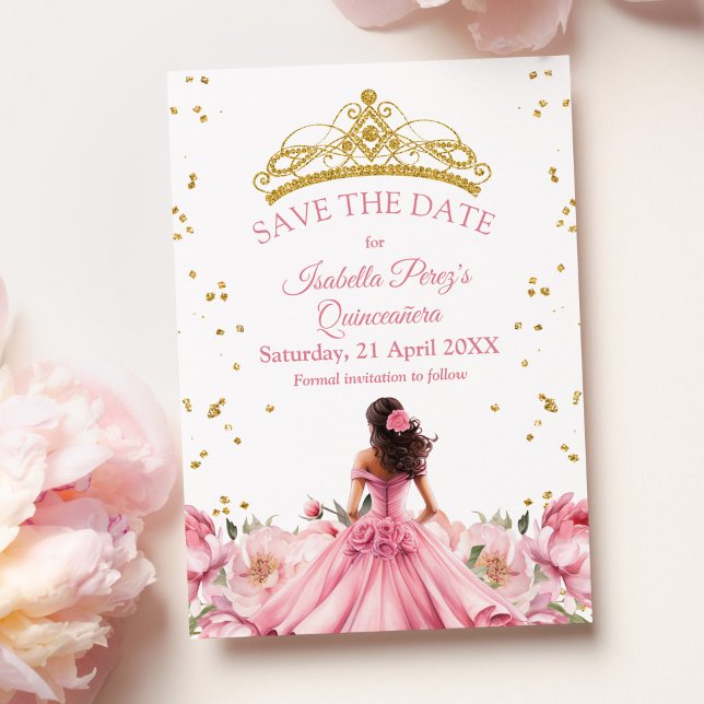 Invitation Quinceanera Rose Floral Princess Enregistrer la da (Quinceanera Pink Floral Princess Save the Date Invitation on a table with light pink peonies.)