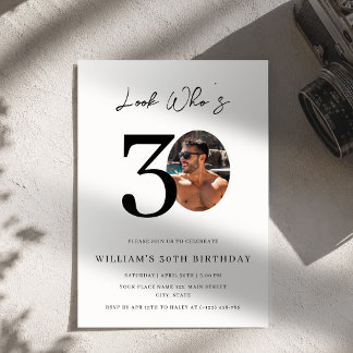 Invitation Regardez Qui a 30 ans Anniversaire Moderne Simple