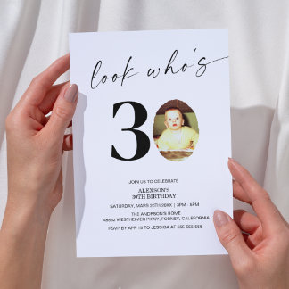 Invitation Regardez qui a 30 ans Photo simple moderne 30e ann