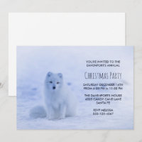 Renard arctique mignon à la fête de Noël de neige