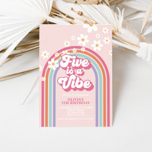 Invitation Retro Rainbow Five est une ambiance pour un 5e ann