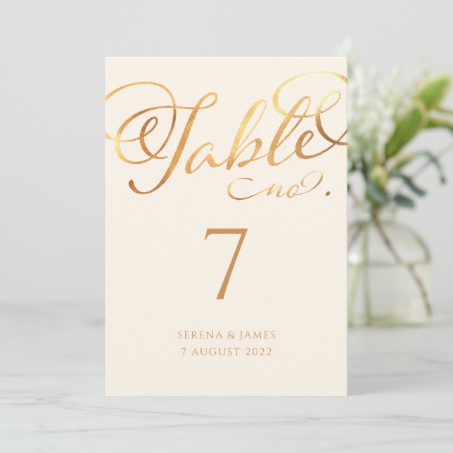 Invitation Romantique Faux Gold Calligraphie Numéro de tablea (Debout devant)