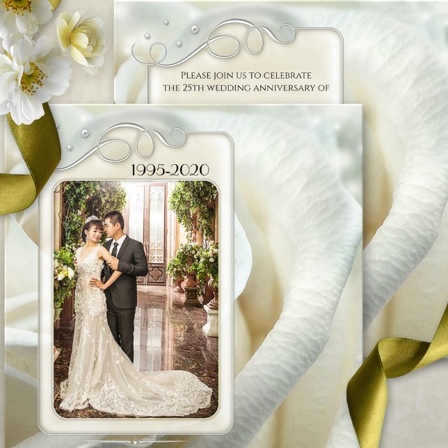 Invitation Rose d'ivoire d'argent 25e anniversaire Mariage Ph (A romantic 25th wedding anniversary invitation with photo framed by a silver design and ivory rose)