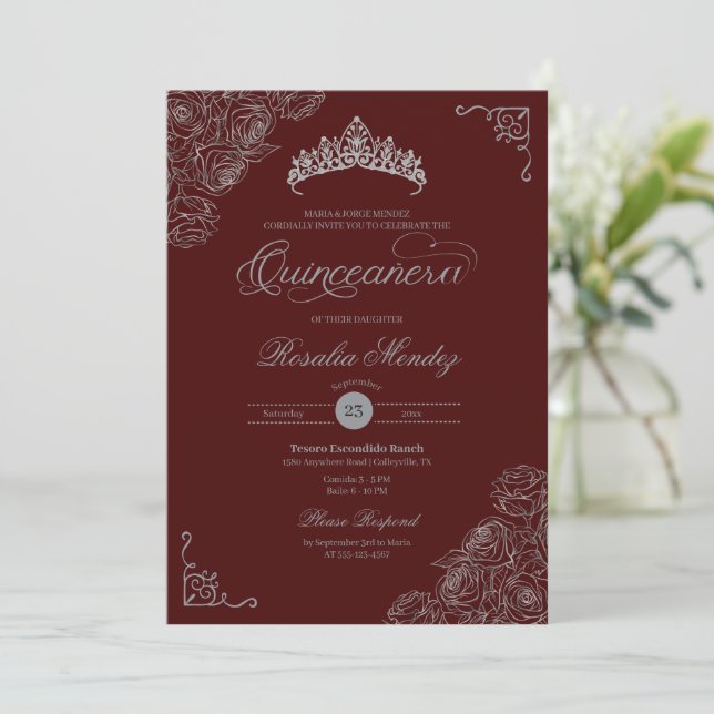 Invitation Rose rouge et argent élégant Quinceañera (Debout devant)