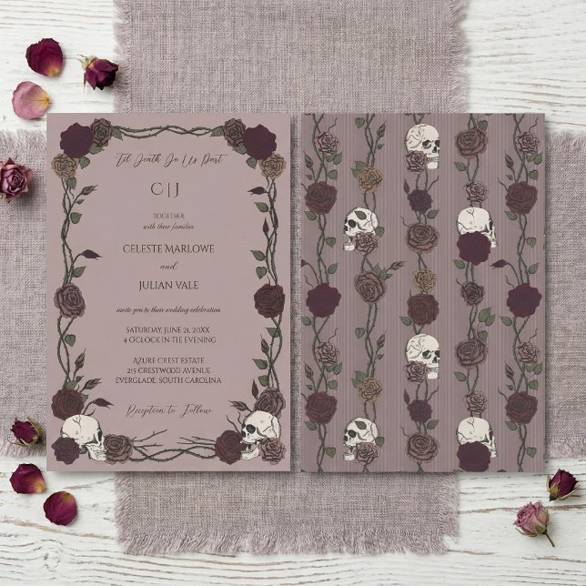 Invitation Roses gothiques mauve clair jusqu'à la mort mariag (Hand-Drawn soft gothic light mauve wedding 'Til Death invitation with ink skulls and roses pattern)