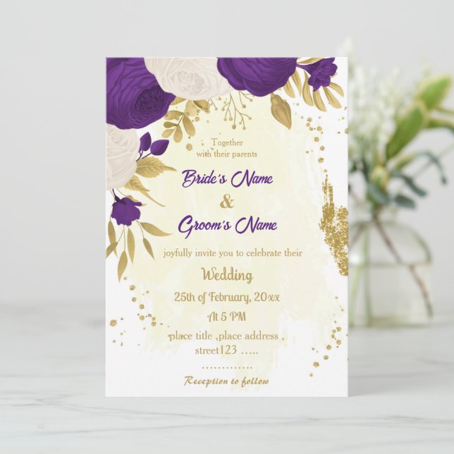 Invitation royal violet blanc fleurs or mariage (Debout devant)