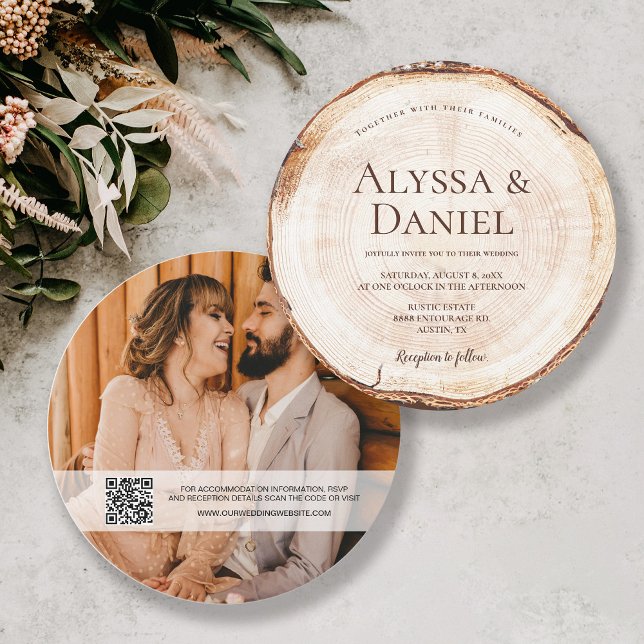 Invitation Rustic Wood Mariage QR code site web Photo personn (Custom rustic woodland wood cut slice photo and QR code website round wedding invitations.)