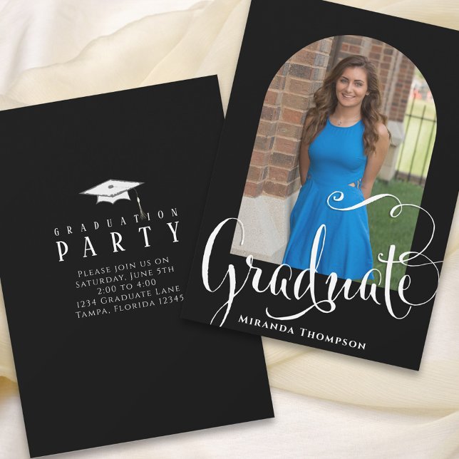 Invitation Script de calligraphie de diplôme Photo personnali (Graduation announcement invitation with arch photo template.)