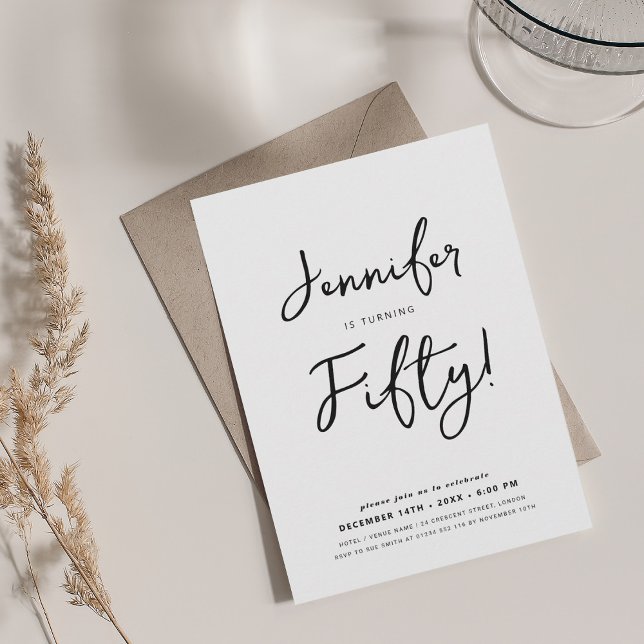 Invitation Script minimal moderne 50e anniversaire noir et bl (Modern Minimal 50th Birthday Script Black & White Invitation)