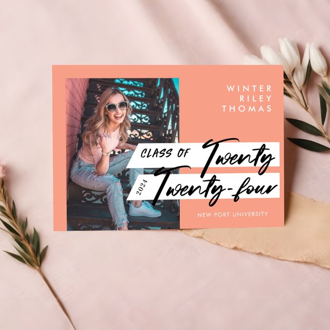 Invitation Script moderne Gradué Vingt-quatre photo (Modern Script Graduate Twenty Twenty Four Photo Invitation)