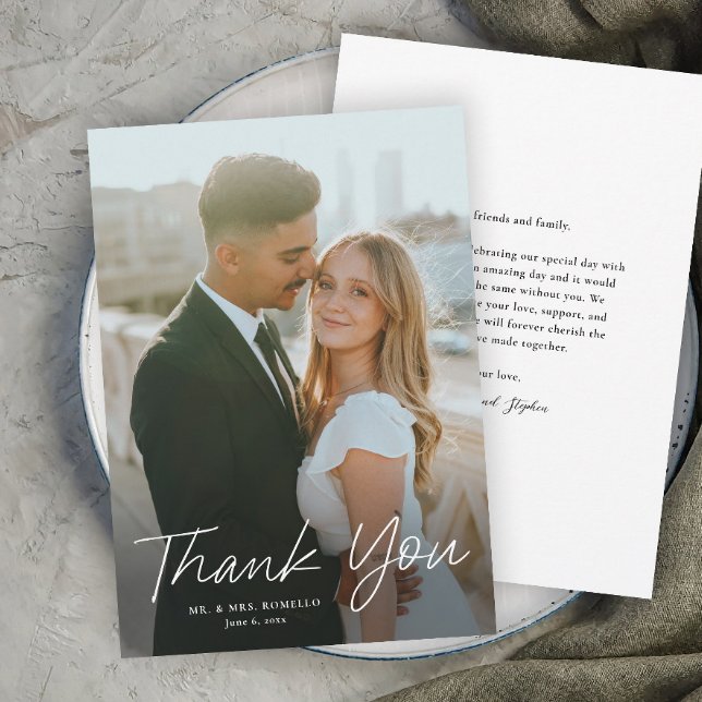 Invitation Script moderne Mariage photo simple Merci (A 2-sided Modern photo wedding thank you card with handwritten script typography overlay.)
