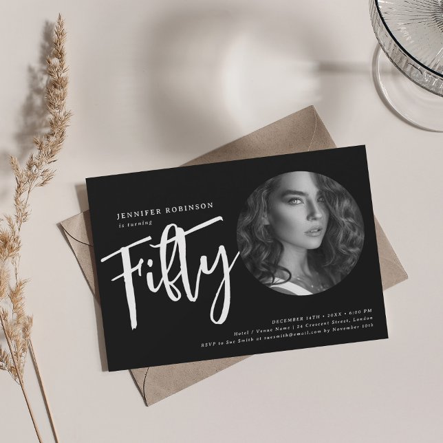 Invitation Script moderne photo 50e anniversaire fête Noir (Modern Script Photo 50th Birthday Party Black Invitation)