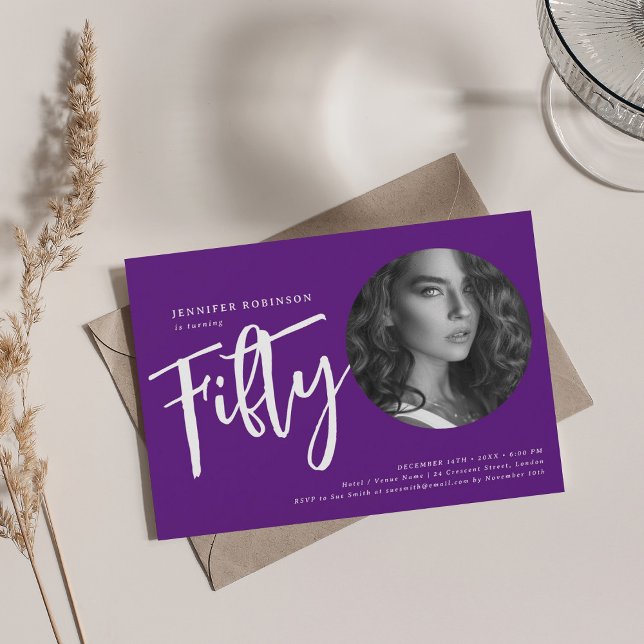 Invitation Script moderne photo 50e anniversaire fête violet (Modern Script Photo 50th Birthday Party Purple Invitation)