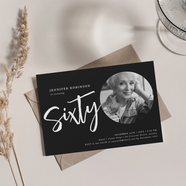 Invitation Script moderne photo 60e anniversaire fête Noir (Modern Script Photo 60th Birthday Party Black Invitation)