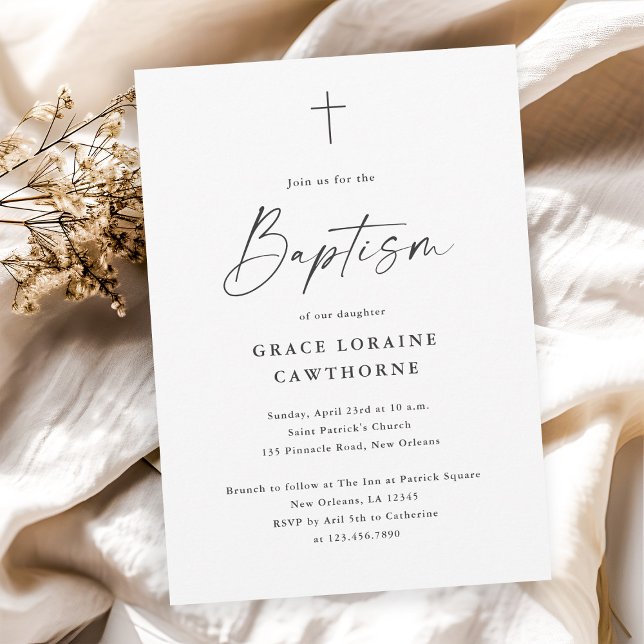 Invitation Script moderne Simple Baptême noir et blanc (Modern simple script black and white cross baptism invitation.)