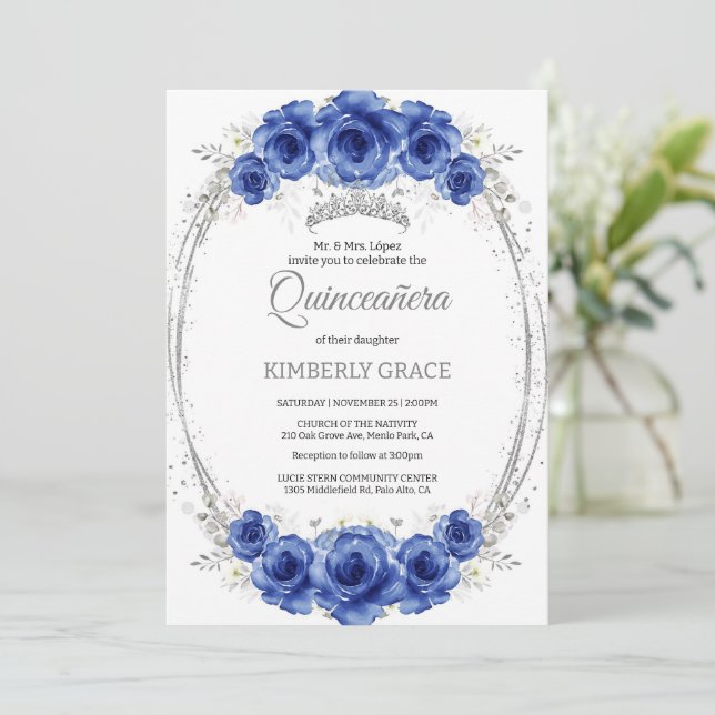 Invitation Silver et Royal Blue Roses Élégante Quinceanera (Debout devant)