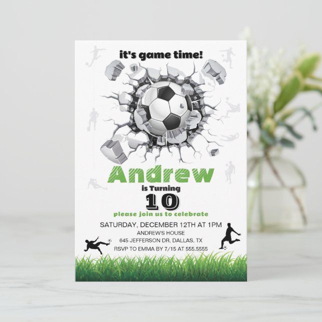 Invitation Soccer Ball Birthday Party (Debout devant)