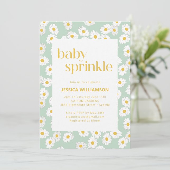 Invitation Spring Pastel Sage Green Daisies Baby Sprinkle (Debout devant)