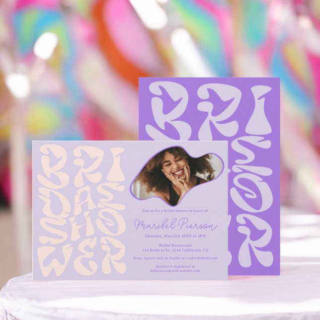 Invitation Super rétro Script lavande Photo nuptiale (Groovy retro Script lavender Photo bridal shower Invitation)