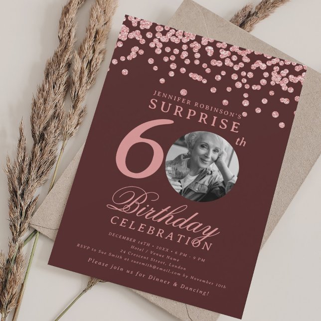 Invitation SURPRISE 60 Anniversaire Rose Gold Confetti Bourgo (SURPRISE 60 Birthday Rose Gold Confetti Burgundy Invitation)
