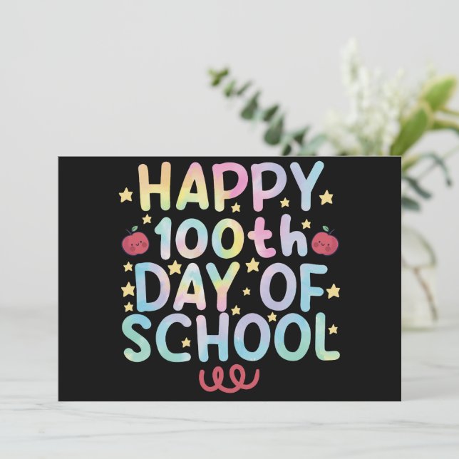 Invitation Tie Dye Joyeux 100ème Jour De L'Enseignant Étudian (Debout devant)