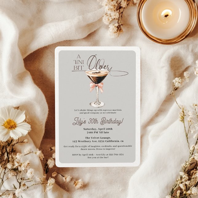 Invitation Tini Bit plus vieux Espresso Martini 30e anniversa (Tiny Bit Older Espresso Martini 30th Birthday Invitation)