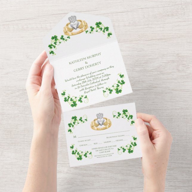 Invitation Tout En Un Anneau traditionnel irlandais de Claddagh et Shamr (Déchirure)