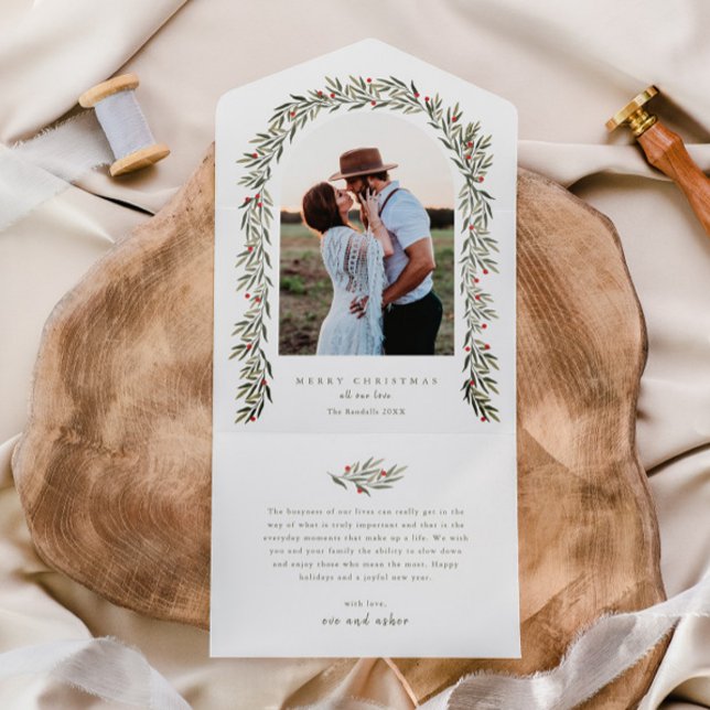 Invitation Tout En Un Arc de verdure Élégant Photo Noël (Elegant greenery leaves boho arch photo christmas holiday all in one photo card.)