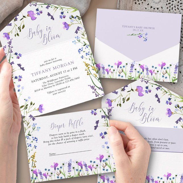 Invitation Tout En Un Baby shower Fleur sauvage violet livre et diapers (Trifold Baby Shower Invitation. All-in-One design with book request + tear-off Diaper Raffle Ticket)
