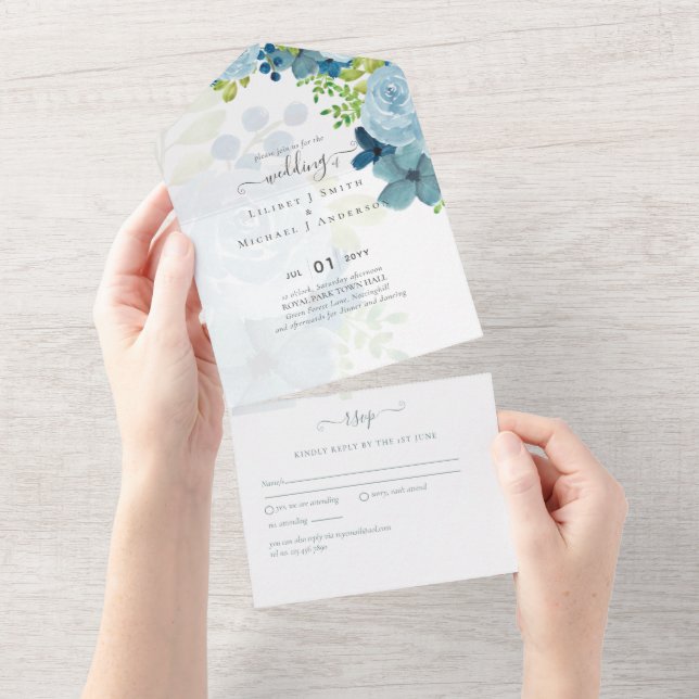 Invitation Tout En Un Budget Dusty Blue Flowers Sage Mariage (Déchirure)