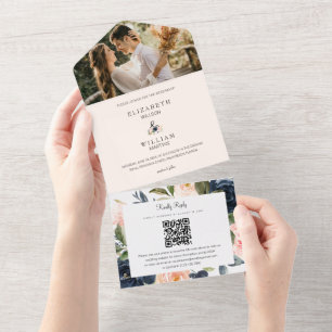 Invitation Tout En Un Chic Blush & Navy Floral Mariage QR Code Photo