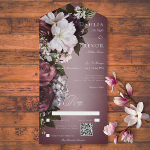 Invitation Tout En Un Code QR floral foncé élégant bordeaux & crème flou