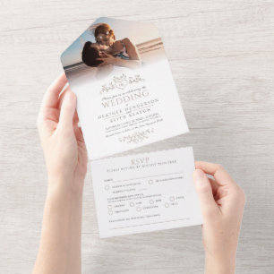 Invitation Tout En Un Coeur d'art de la feuille mariage monogramme tan