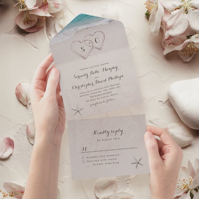 Invitation Tout En Un Coeurs dans le sable destination mariage plage (Hearts in the sand destination beach wedding all in one invitation)