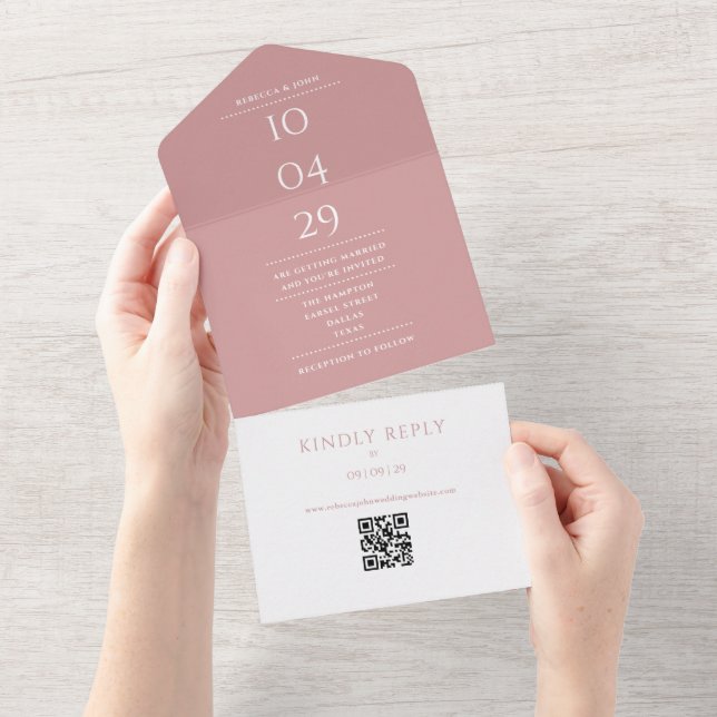 Invitation Tout En Un Dusty Rose Monogram QR Code Mariage Date (Déchirure)