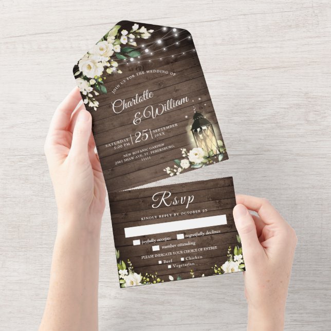 Invitation Tout En Un Élégant bois rustique Mariage Roses blanches (Déchirure)