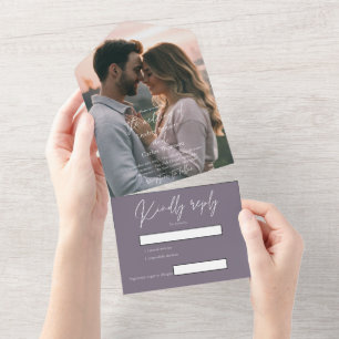 Invitation Tout En Un Elégant mariage moderne violet foncé photo avec RS
