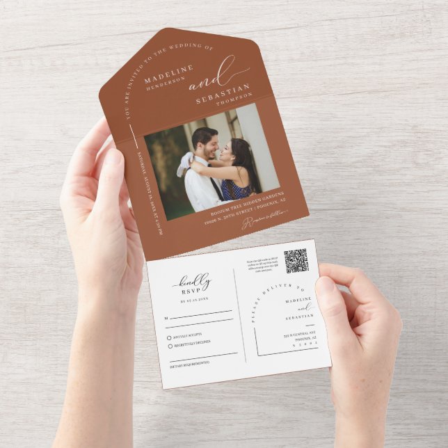 Invitation Tout En Un Élégante Terracotta minimal Arc QR Code photo (Déchirure)