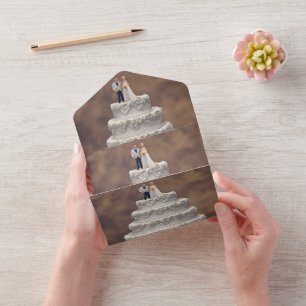 Invitation Tout En Un Gâteau Mariage Blanc De Cinq Niveaux Avec Couple D