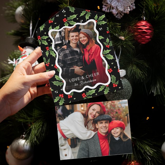Invitation Tout En Un Gras Black Christmas Holly Wavy Frame Photo (Créateur téléchargé)