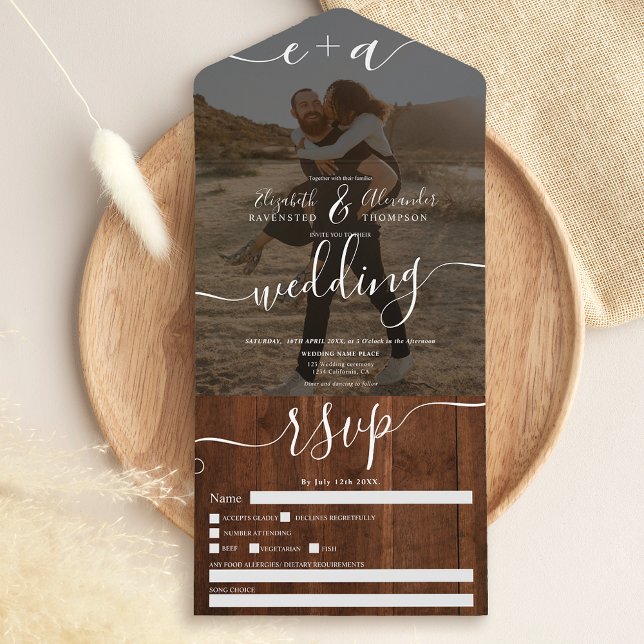 Invitation Tout En Un Initiales en bois brun rustique mariage photo (Créateur téléchargé)