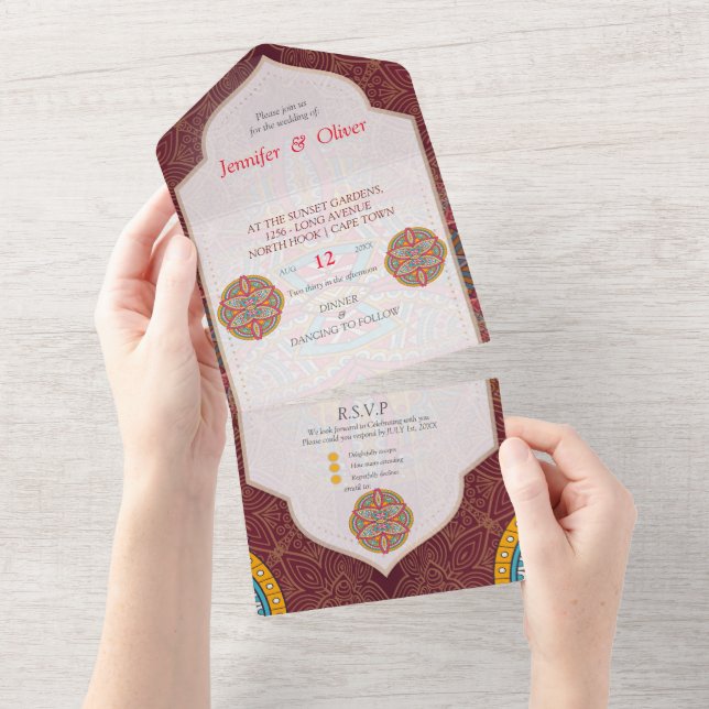 Invitation Tout En Un Mandalas sur un arrière - plan Maroon (Déchirure)