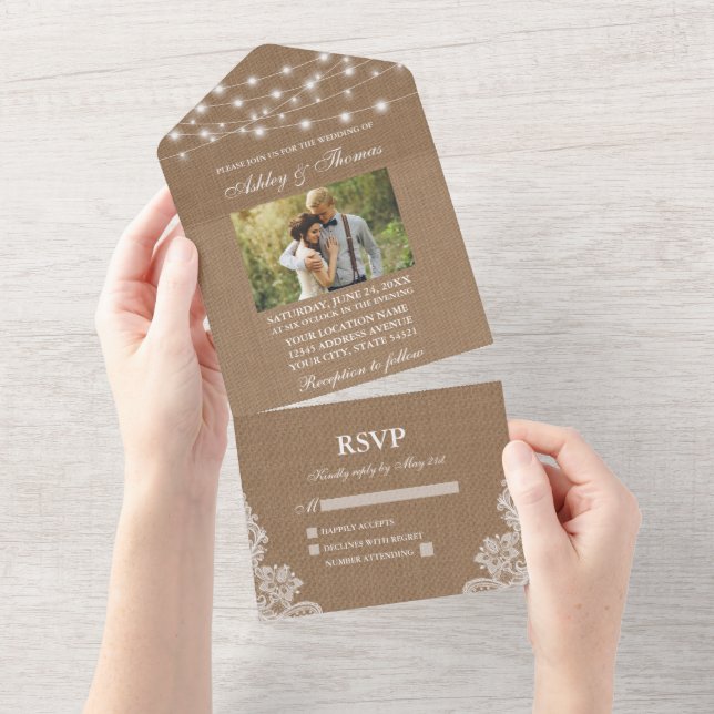 Invitation Tout En Un Mariage rustique Lumières Dentelle Burlap Photo (Déchirure)