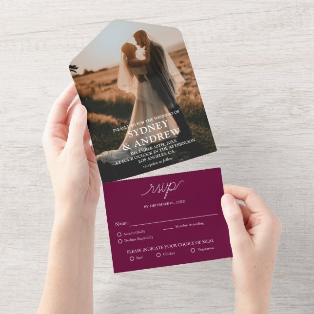 Invitation Tout En Un Moderne Elegant Bourgogne Photo Mariage RSVP (Déchirure)