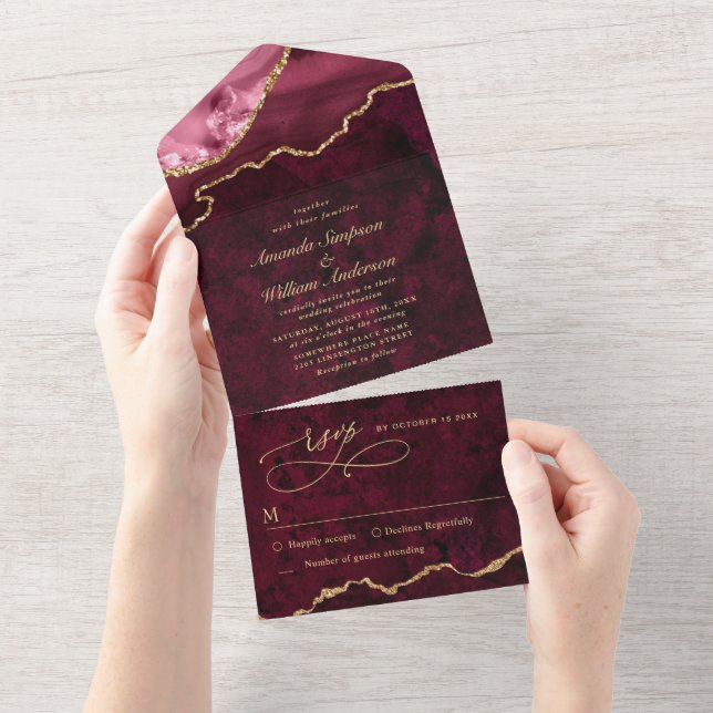 Invitation Tout En Un Moderne Golden Burgundy Marble Agate Mariage (Déchirure)
