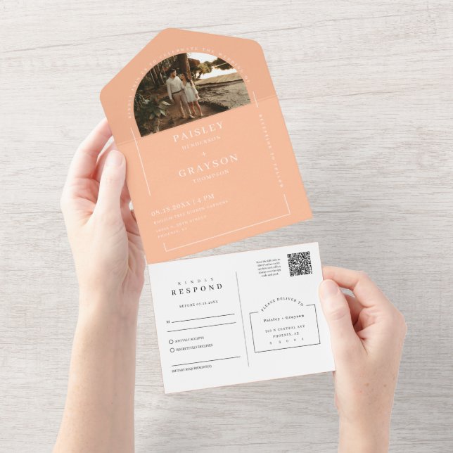 Invitation Tout En Un Peach Modern Minimal Arch Photo QR Code RSVP (Déchirure)