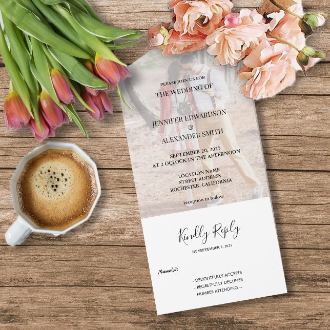 Invitation Tout En Un Photo typographique moderne et élégante (Modern elegant typography photo all in one invitation.)