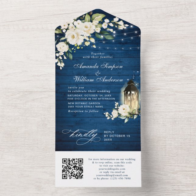 Invitation Tout En Un Roses blanches Code QR Mariage en bois bleu (À l'intérieur)