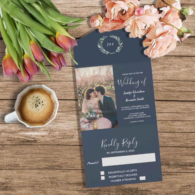 Invitation Tout En Un Russe photo aquarelle feuille Mariage (Rustic navy blue watercolor leaves monogrammed photo all in one wedding invitation.)