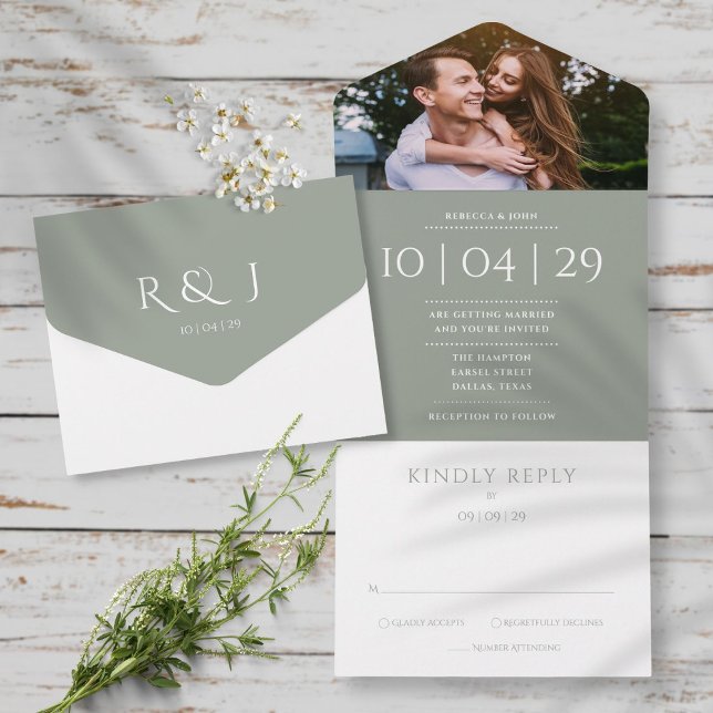 Invitation Tout En Un Sage Green Elegant Monogramme Photo Mariage Date (Créateur téléchargé)